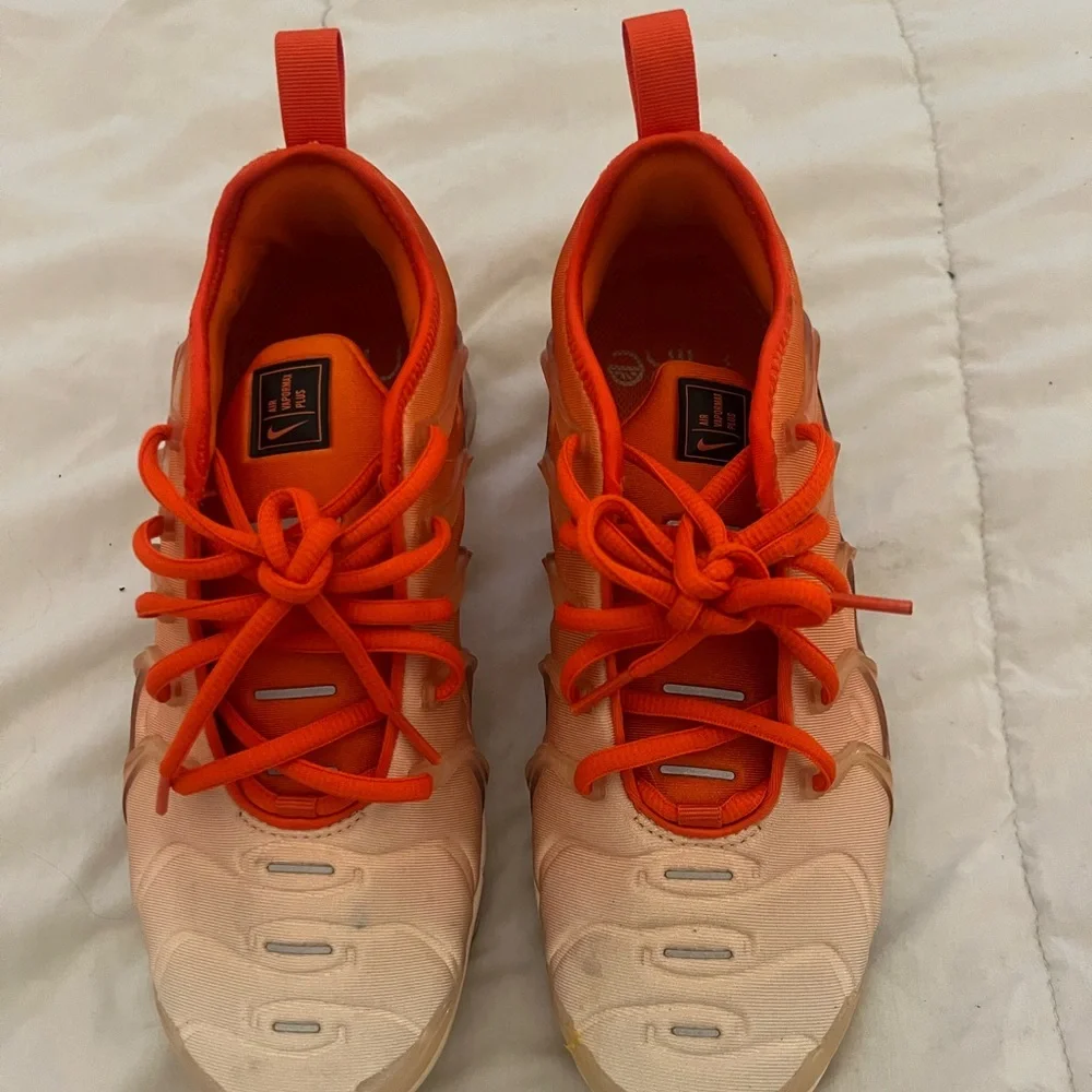 Nike Women's Bright Orange Athletic Shoes - Picture 3 of 6